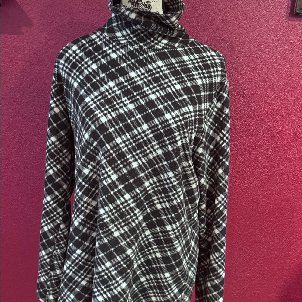 UNIQLO Black and White Plaid Turtleneck Sweater